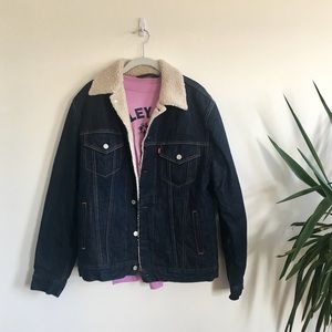 LEVIS sherpa trucker jacket sz M